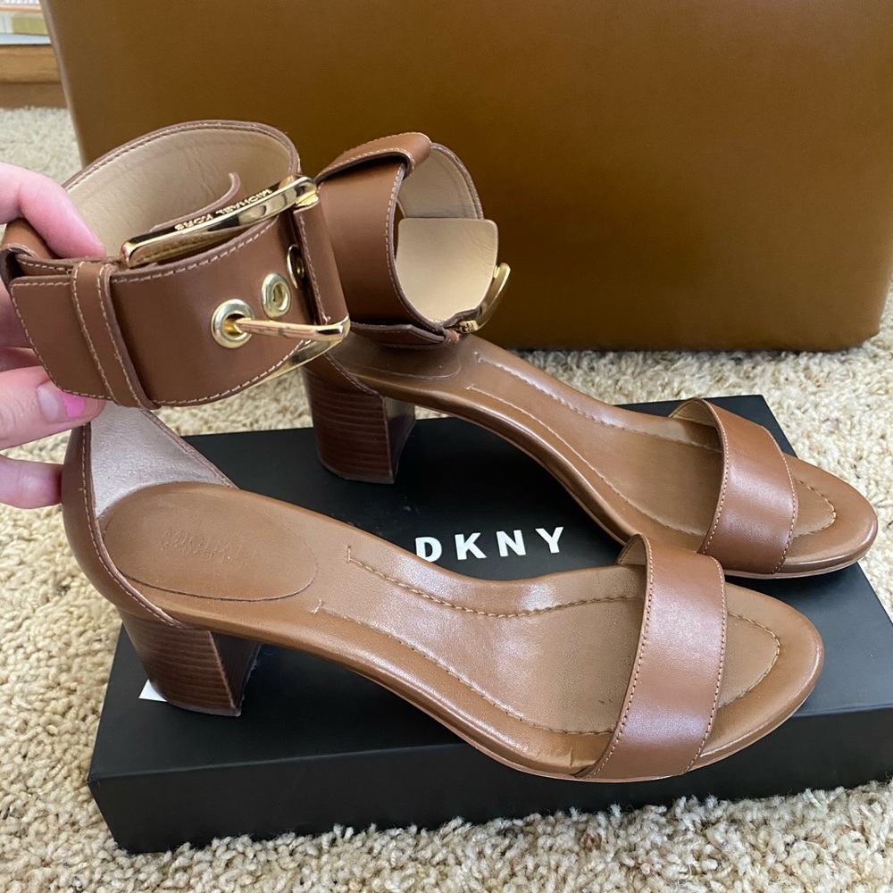 GUC Michael Kors Buckle Block Heel Sandal SZ 9
